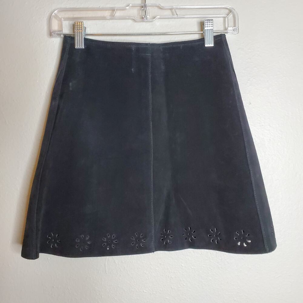 Twee Black Suede Snap Front Mini Skirt XS Floral Laser Cut After Party Nasty Gal - Picture 3 of 6